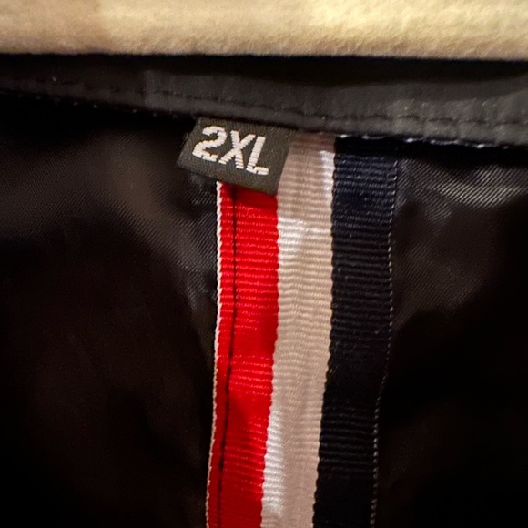 Unisex light weight bomber style jacket size L/xl - Picture 3 of 5